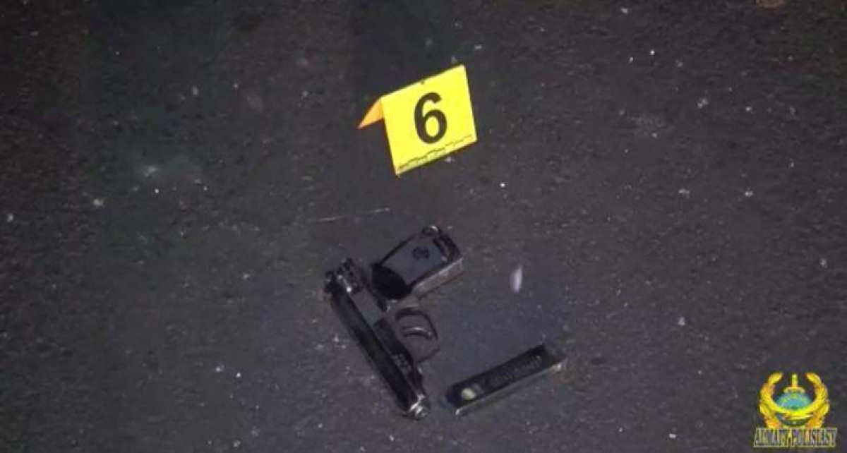 Вооруженных грабителей ломбарда обезвредили на месте преступления в Алматы