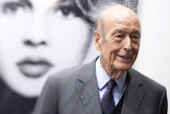 Фотография к новости: Экс-президент Франции Валери Жискар д'Эстен скончался в результате COVID-19