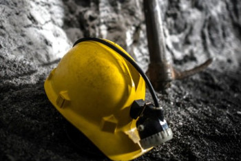 Фотография к новости: Свыше 800 шахтеров ЮАР отказываются подниматься на поверхность