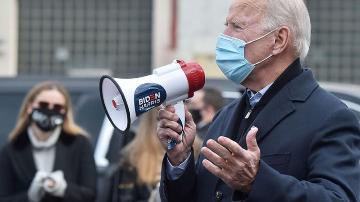 Байден просит американцев носить маски в течение 100 дней