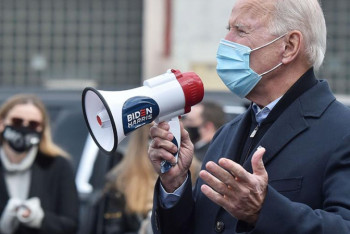 Фотография к новости: Байден просит американцев носить маски в течение 100 дней