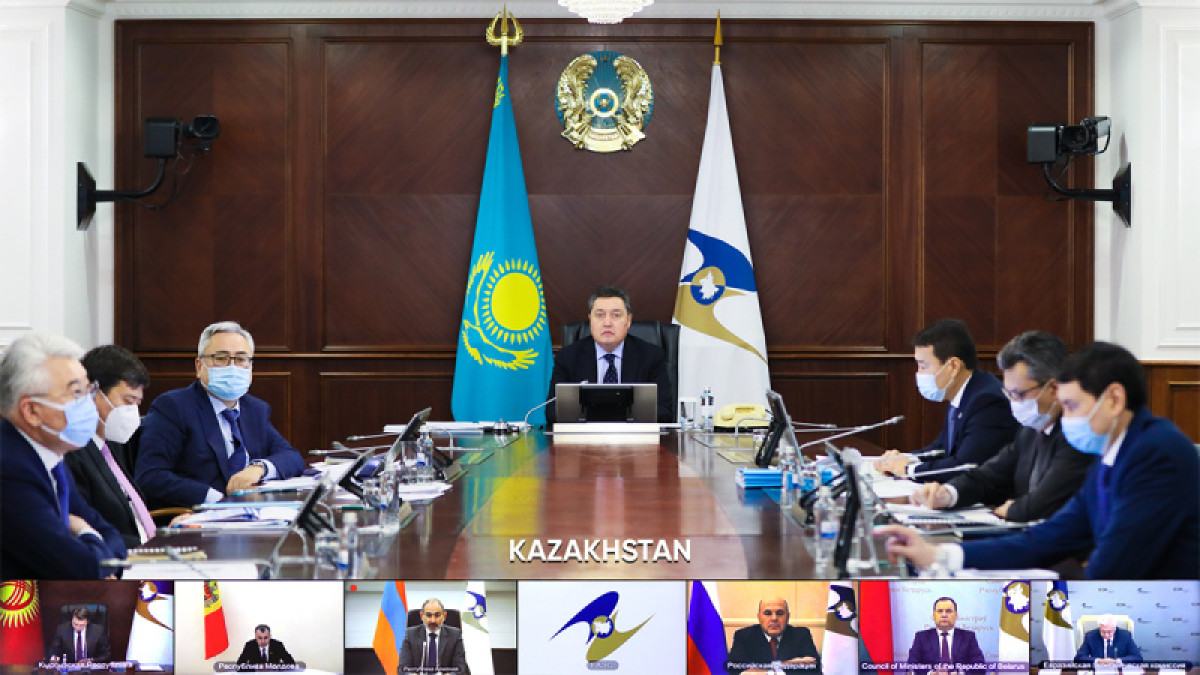 Усилить инвестиционную деятельность в ЕАЭС предложил Мамин