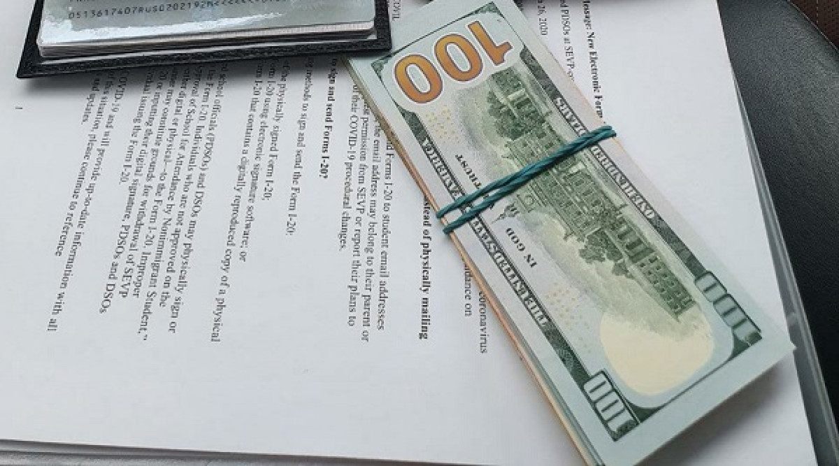 Россиянин забыл миллион тенге в аэропорту Нур-Султана