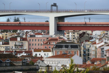 Фотография к новости: Власти Португалии запретили посещать родственников в Новый год