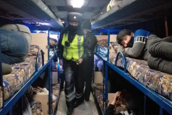 Фотография к новости: "Плацкартный" автобус задержали в Атырау