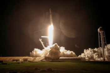 Фотография к новости: Ракета Falcon 9 с грузовым кораблем Dragon стартовала во Флориде