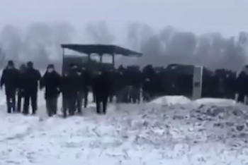 Фотография к новости: В Чечне с почестями похоронили обезглавившего во Франции учителя террориста