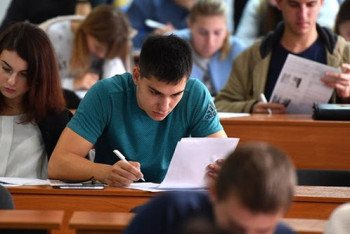 Фотография к новости: Отток выпускников школ из СКО снизился в несколько раз - аким