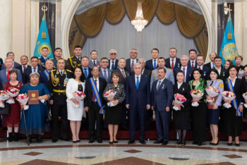 Фотография к новости: Токаев вручил госнаграды накануне Дня Независимости