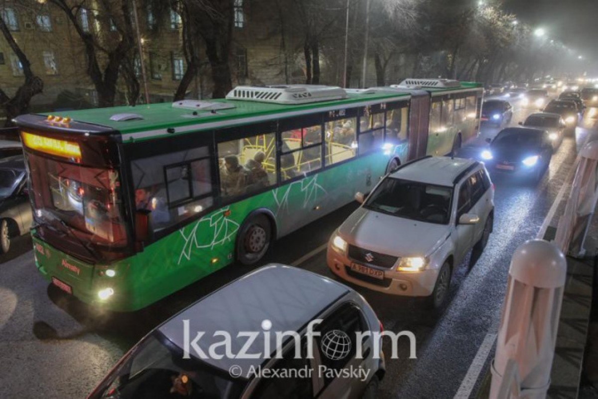 Как будут работать автобусы, ТРЦ и рынки в праздники в Алматы