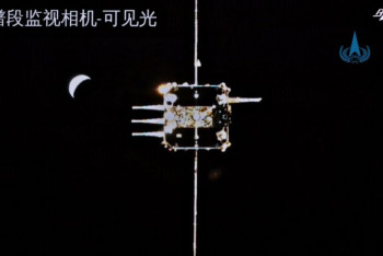 Фотография к новости: "Чанъе-5" доставил образцы лунного грунта на Землю