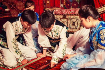 Фотография к новости: Игра тогызкумалак вошла в список нематериального культурного наследия ЮНЕСКО