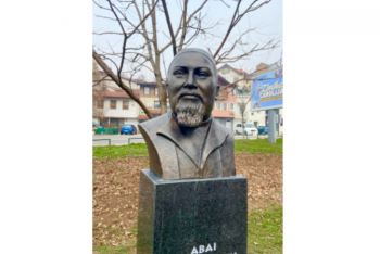 Фотография к новости: Бюст Абая установили в Сараево ко Дню независимости Казахстана