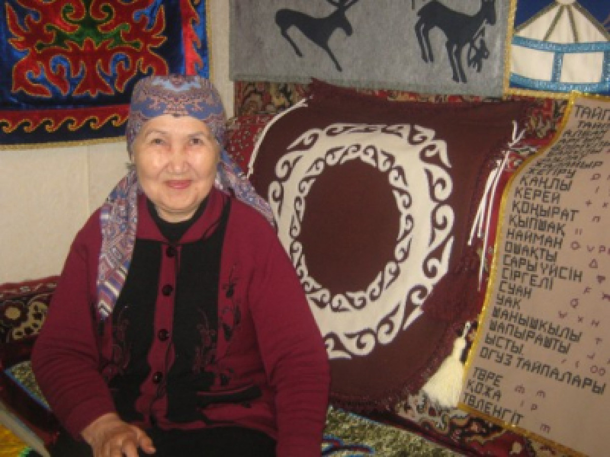 Статья о вышивающей историю Казахстана акмолинке появится в Википедии