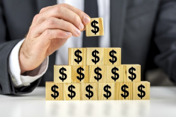 Фотография к новости: Как казахстанцев вовлекают в финансовые пирамиды, рассказали полицейские