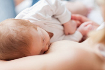 Фотография к новости: Антитела к COVID-19 могут передаваться с молоком матери