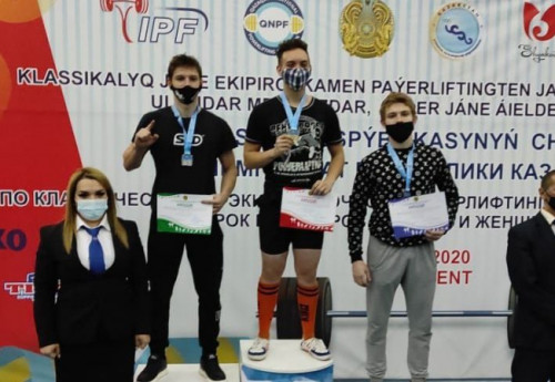 Фотография к новости: Акмолинские пауэрлифтеры успешно выступили на чемпионате Казахстана