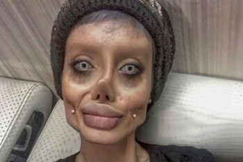 Фотография к новости: Иранскую "Анджелину Джоли" посадили на 10 лет за фото в соцсетях