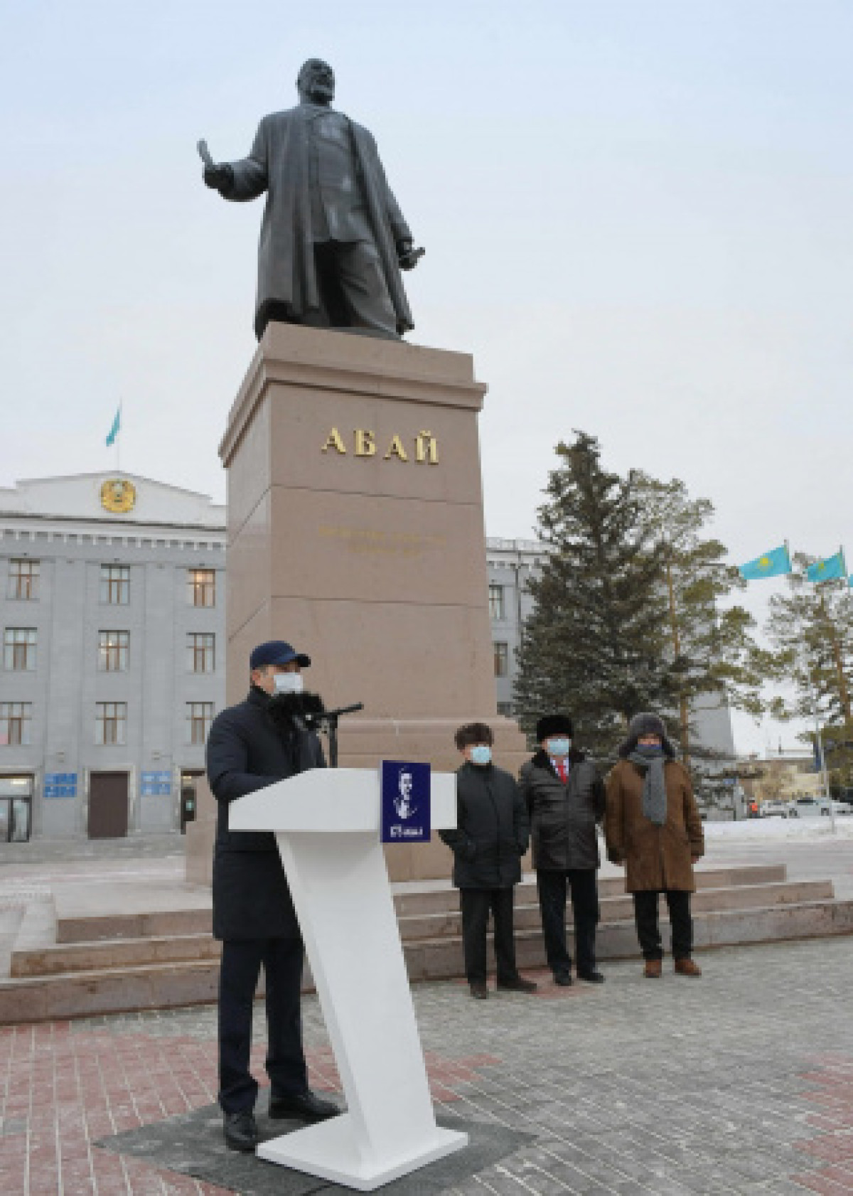 Памятник Абаю открыли в Павлодаре