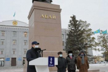 Фотография к новости: Памятник Абаю открыли в Павлодаре