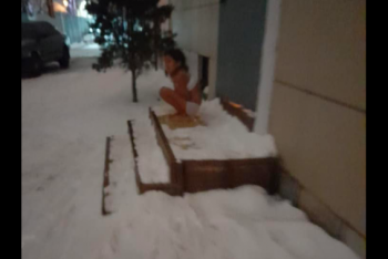 Фотография к новости: Девочку выгнали из дома на мороз в нижнем белье в Нур-Султане