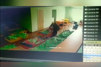 Фотография к новости: Видео жестокого обращения с детьми в мини-центре Щучинска попало в Сеть