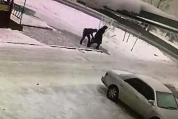 Фотография к новости: Ограбление пенсионерки попало на видео в Талдыкоргане