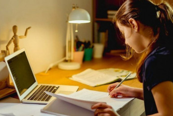 Фотография к новости: Во время онлайн-урока в Актау показали видео 18+