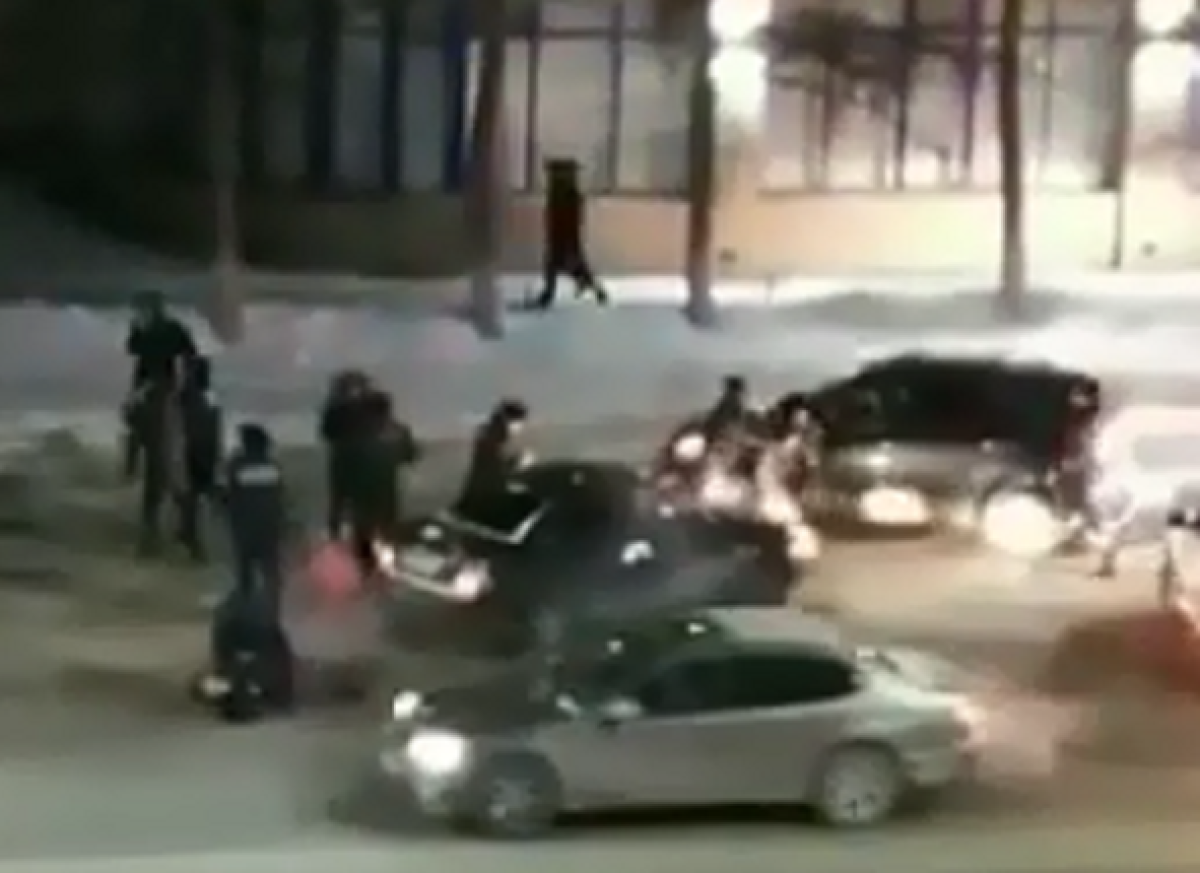 Массовую драку устроили ночью на одной из улиц Павлодара