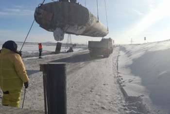 Фотография к новости: Автоцистерна с серной кислотой опрокинулась на трассе в Карагандинской области