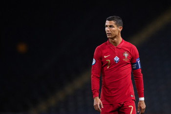 Фотография к новости: Роналду обошел Месси в споре за звание лучшего футболиста века