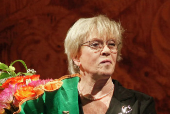 Фотография к новости: Алиса Фрейндлих попала в больницу с коронавирусом - СМИ