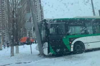 Фотография к новости: Автобус с пассажирами врезался в столб в Нур-Султане