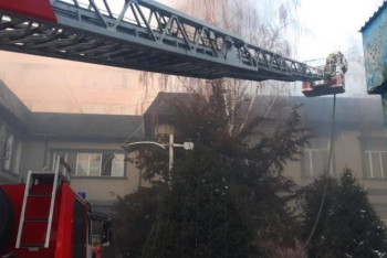 Фотография к новости: Пациентов эвакуируют из-за пожара в Совминке в Алматы