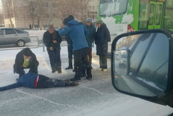 Фотография к новости: Водитель автобуса сбил подростка на пешеходном переходе в ВКО