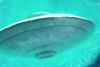 Фотография к новости: Большое синее НЛО обнаружили в небе над Гавайями в США