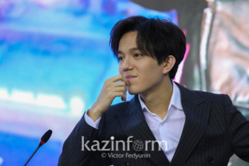 Димаш "призывает" голосовать за партии на выборах? Отец певца опроверг слухи