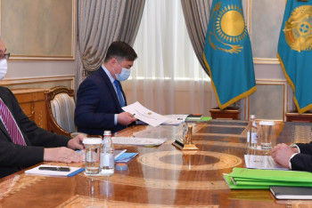 Фотография к новости: Токаев поручил ускорить создание национальной товаропроводящей системы