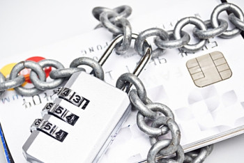 Фотография к новости: Когда банк вправе заблокировать карту, рассказали эксперты