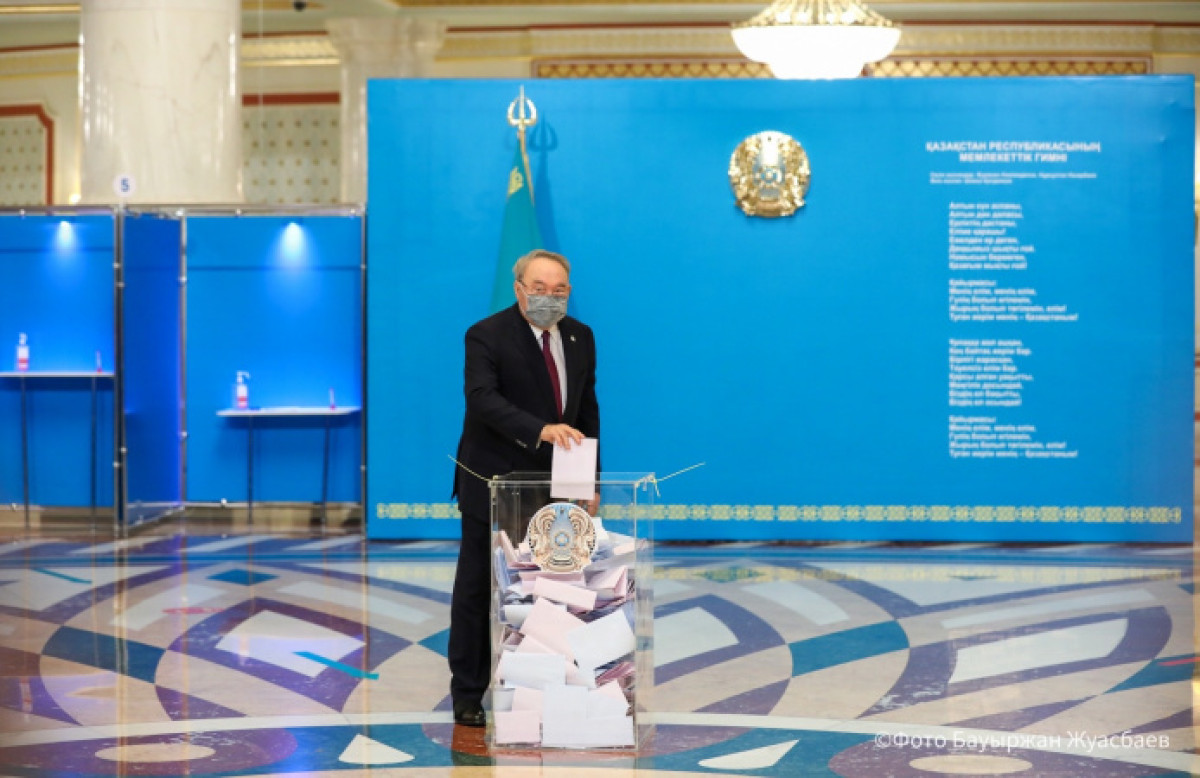 Нурсултан Назарбаев проголосовал на выборах депутатов Мажилиса
