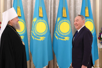 Фотография к новости: Елбасы презентовал особый подарок главному храму Алматы