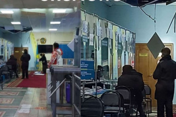 Фотография к новости: Подвесной потолок обрушился на одном из избирательных участков Нур-Султана