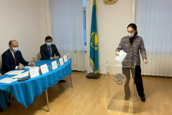 Фотография к новости: Более 4000 казахстанцев проголосовали на выборах к 19:00 за рубежом – МИД РК