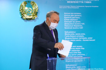 Фотография к новости: Елбасы проголосовал на выборах депутатов в Мажилис от АНК