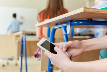 Фотография к новости: Запретят ли смартфоны в школах, ответили в МОН ﻿