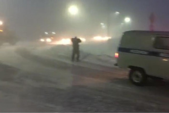 Фотография к новости: 48 авто вызволили из снежного плена акмолинские полисмены