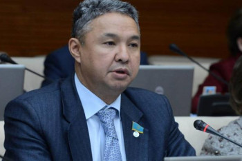 Фотография к новости: ﻿"Нам отключали микрофоны" - Азат Перуашев рассказал о трудностях депутатов от "Ак жол"  ﻿