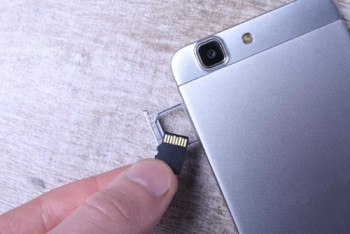 Фотография к новости: Samsung отказалась от карт памяти в новых смартфонах