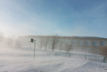 Фотография к новости: Крыши школы и котельной снесло ветром в ВКО