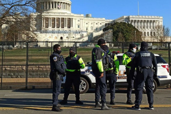 Фотография к новости: У Капитолия в Вашингтоне задержан мужчина с заряженным пистолетом
